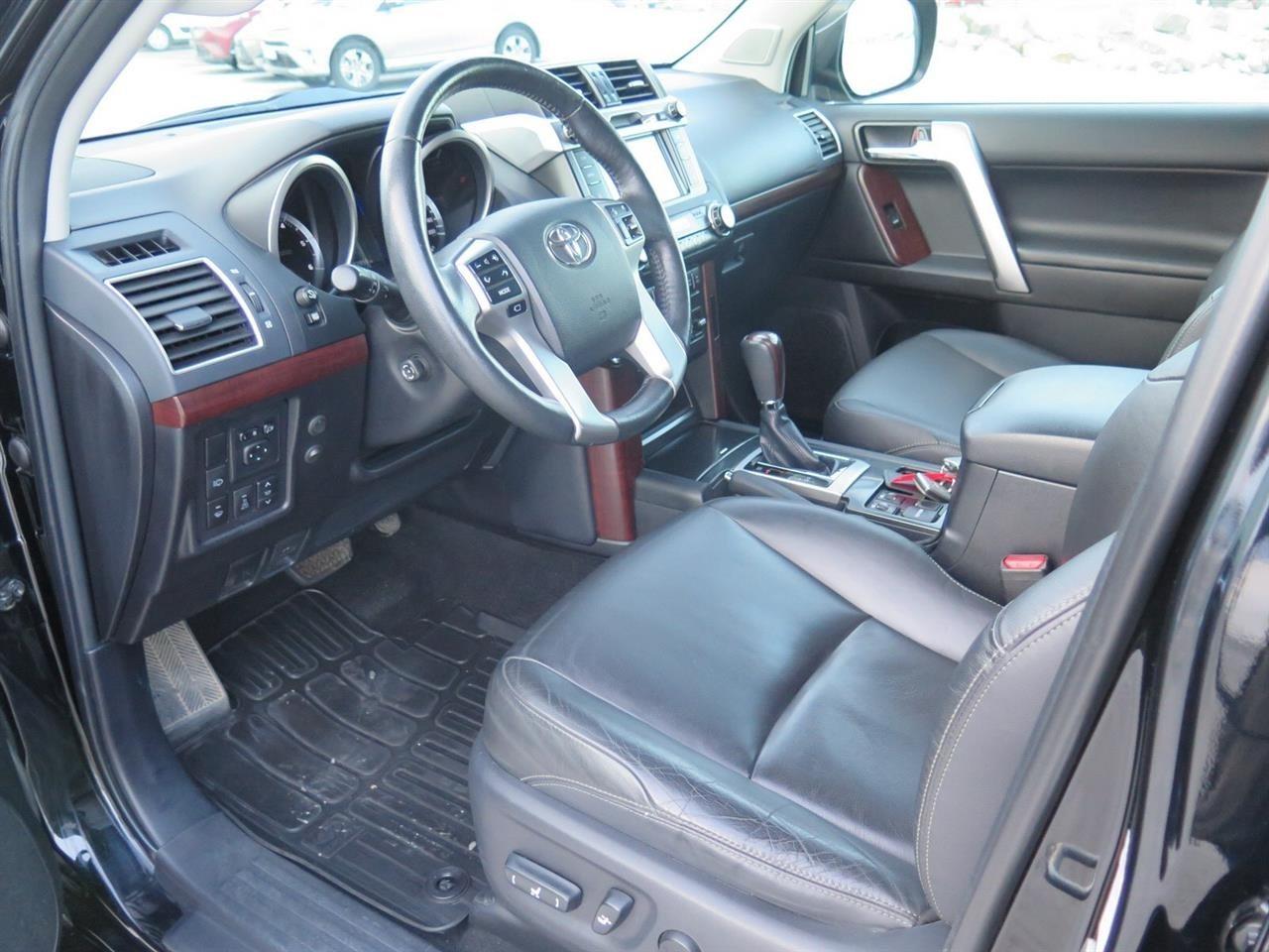 Toyota-Land-Cruiser