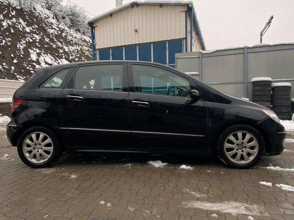 Mercedes-Benz-B200