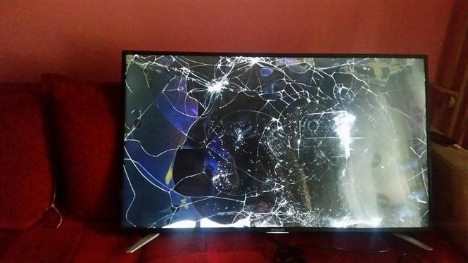 Lcd tv Sharp-slomljen panel