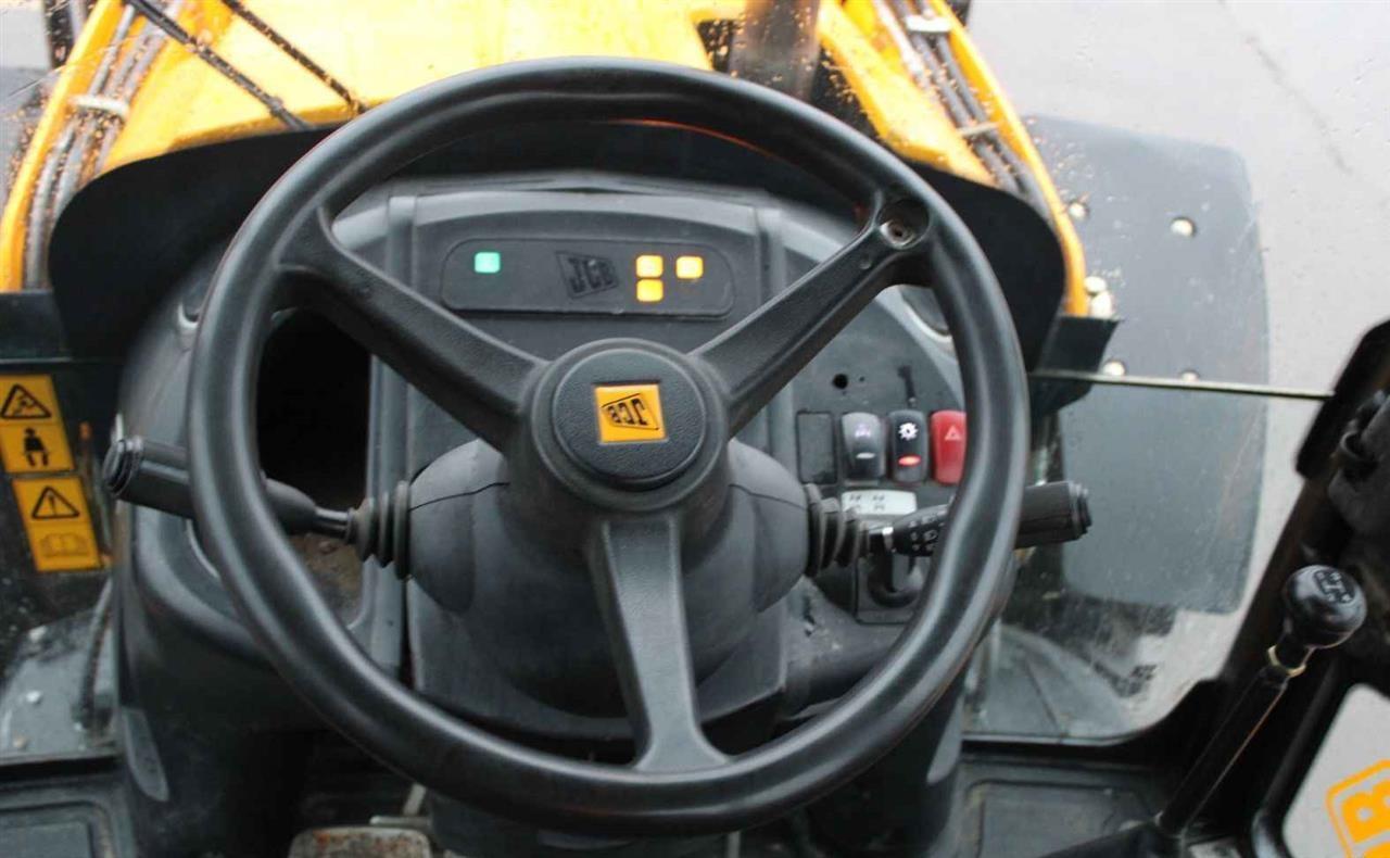 --JCB-3-CX-