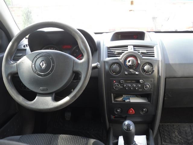Renault-Megane---03
