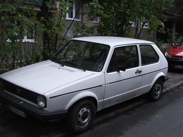 VW-Golf--81