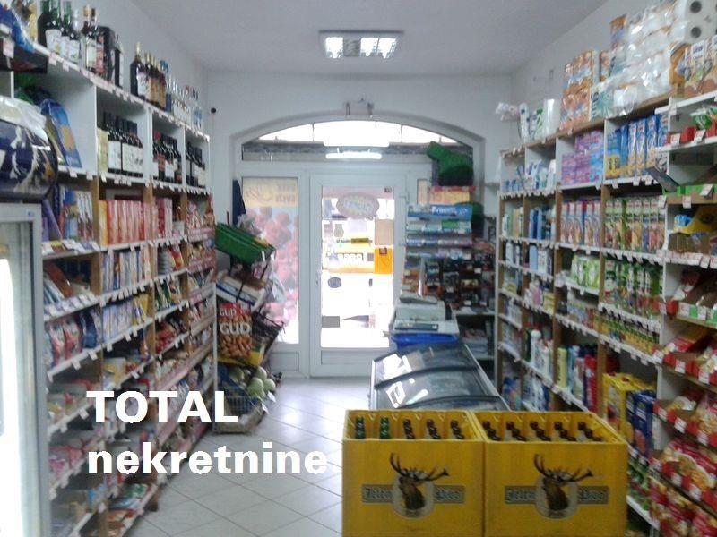 UKNJIZEN-ulicni-lokal-u-centru