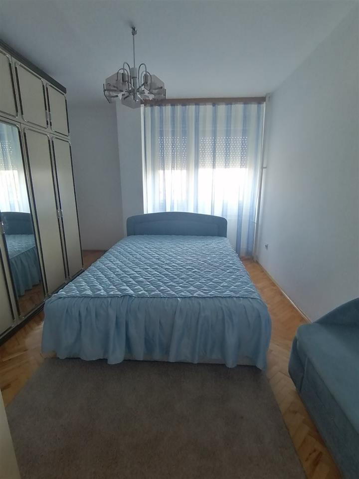 Izdaje-se-trosobni-stan