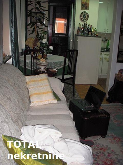 Uknjizen-troiposoban-duplex-stan