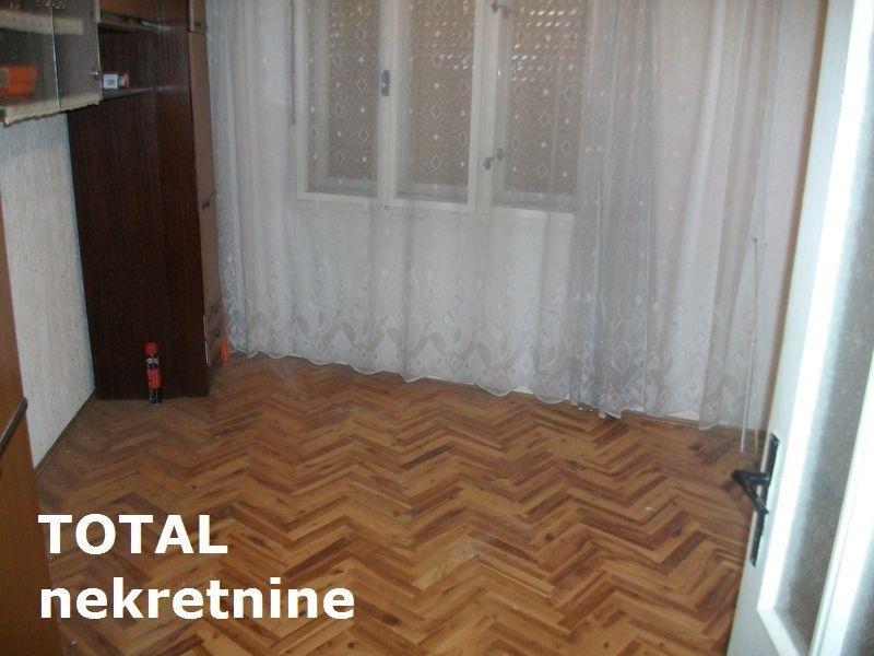 Uknjizen-kuca-u-Petrovaradinu