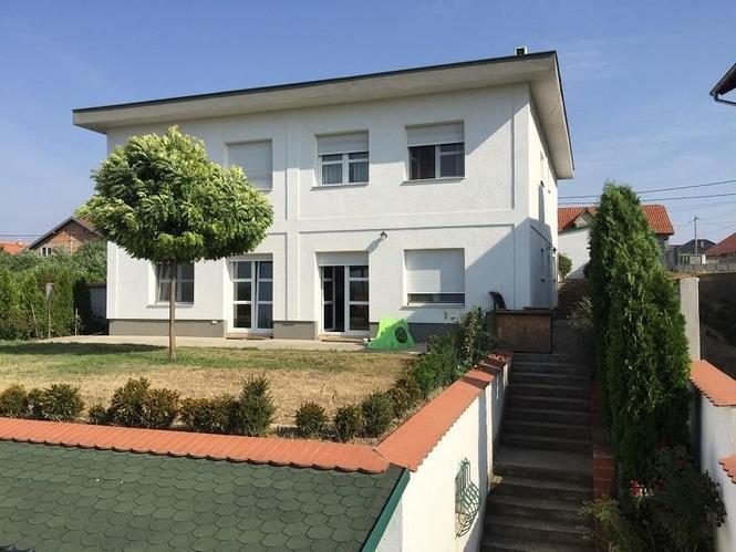 Kuca,Beograd-Surcin