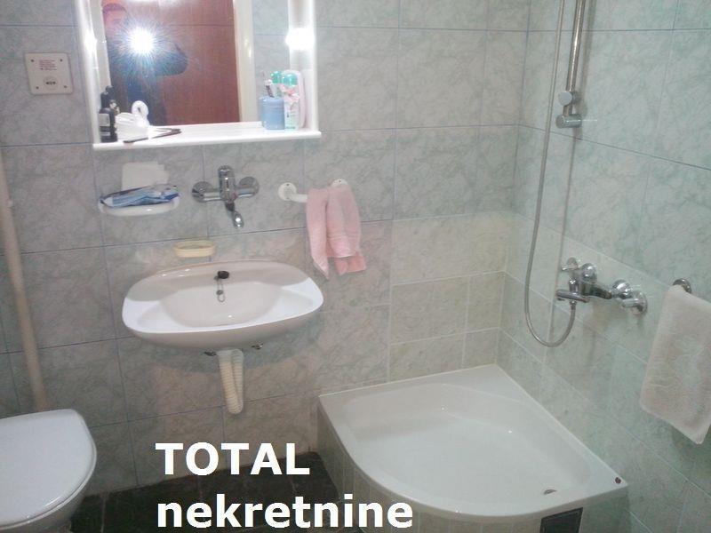UKNJIZEN-dvosoban-stan-na-Limanu-3