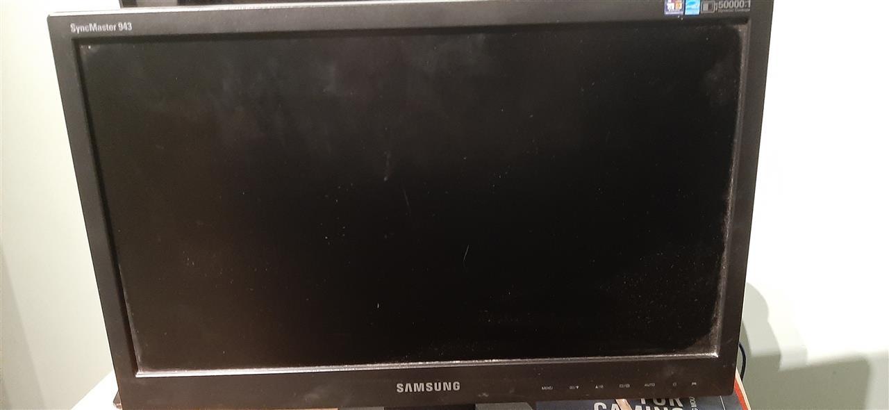 Monitor-SAMSUNG--56cm