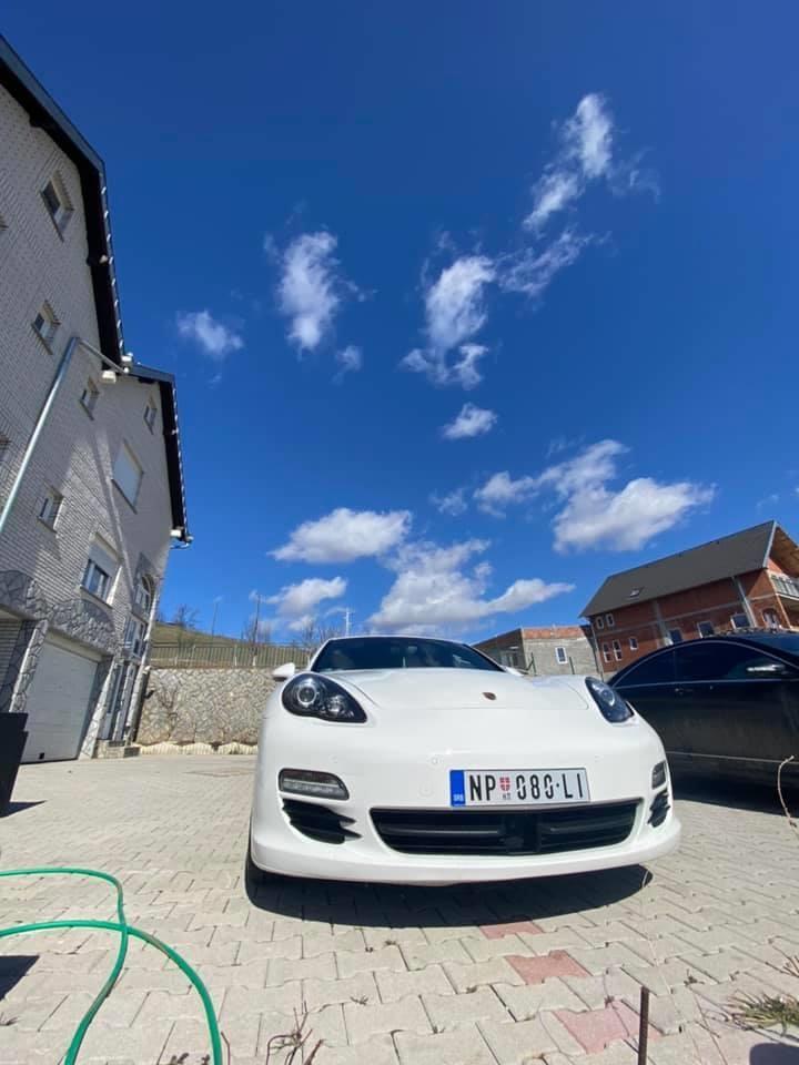 PORSCHE-PANAMERA