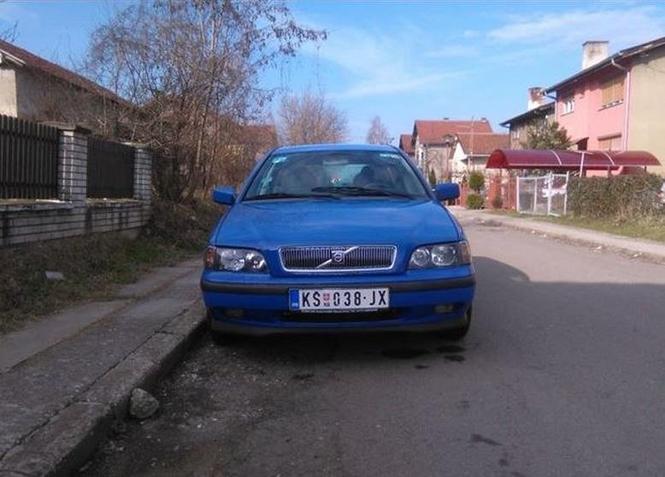 Volvo V40 1,8 -00