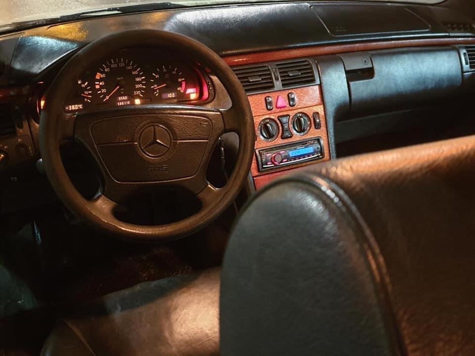 Mercedes-E220