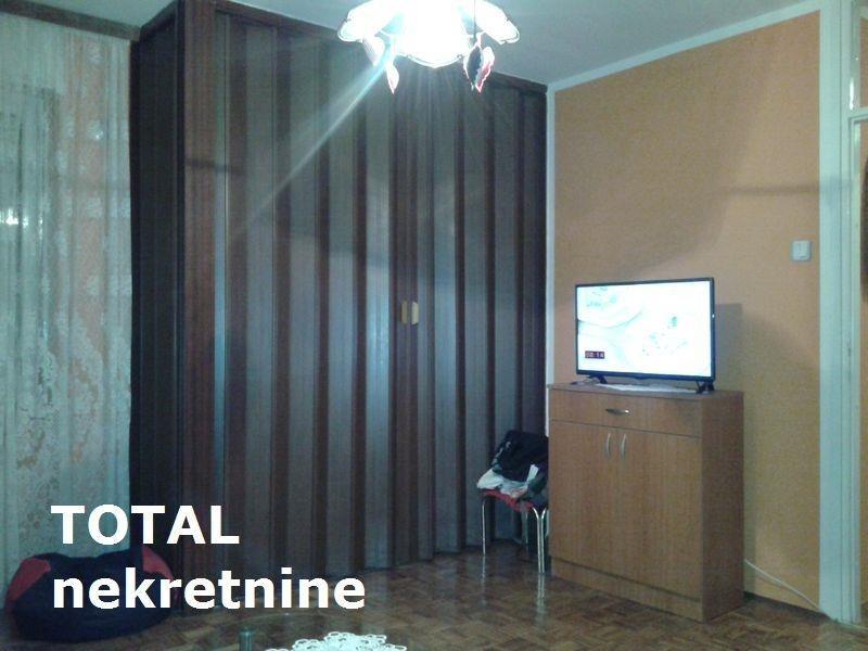 Uknjizen-klasican-dvosoban-stan-