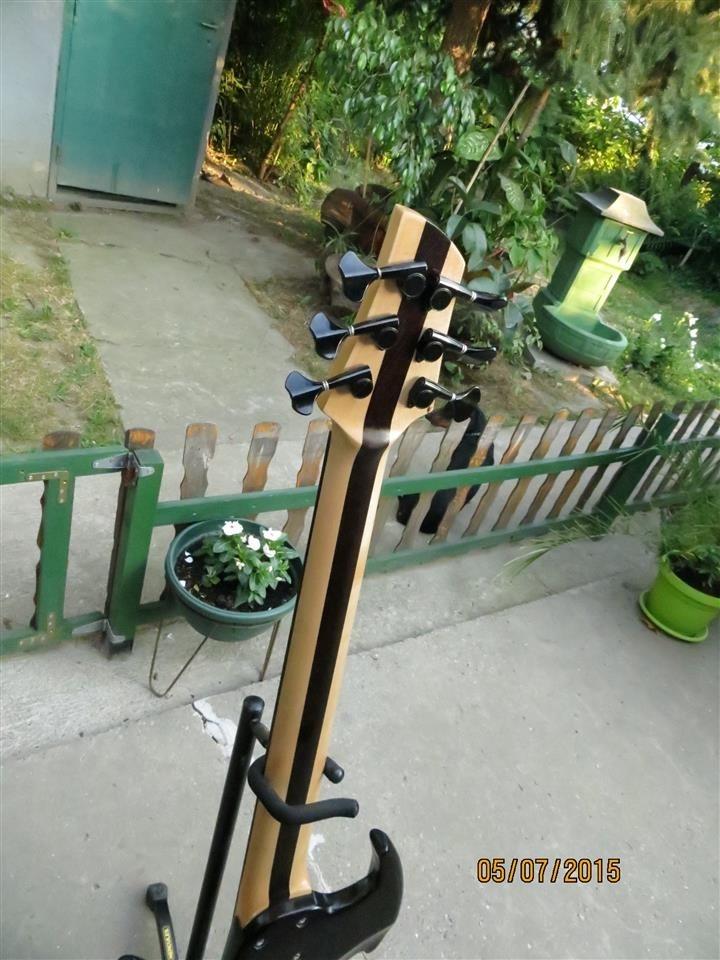 R-Custom-6-strings-bass