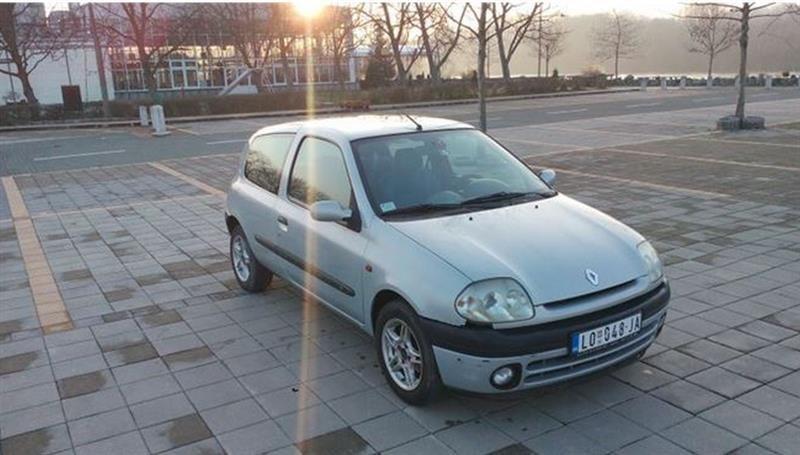 Renault-Clio--00