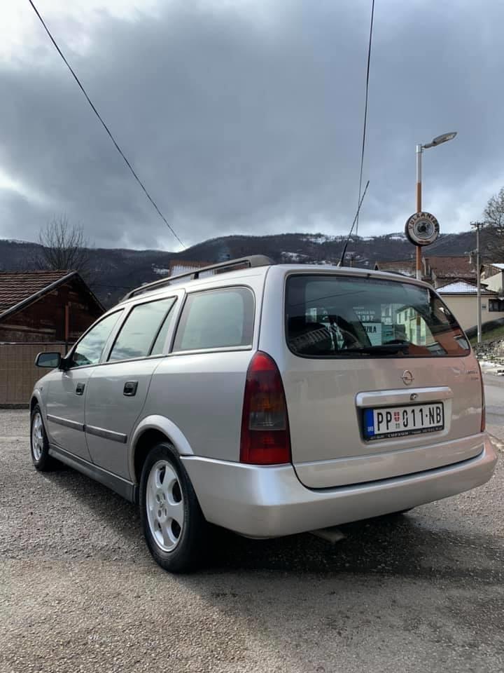 Opel-Astra-1-7-DTI-2001