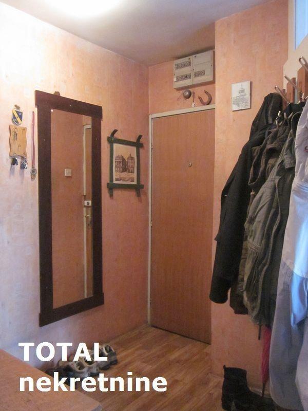 Uknjizen-dvoiposoban-stan-u-centru