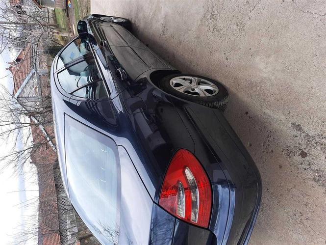 Mercedes Benz E220