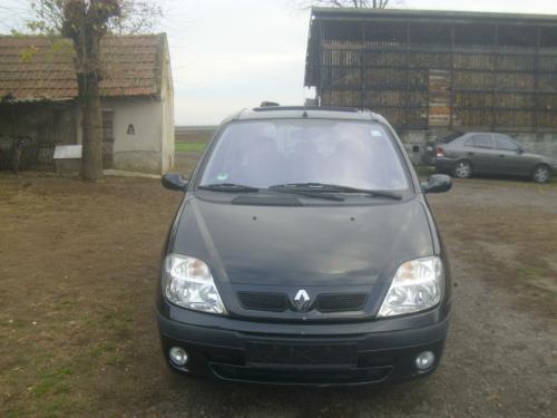 Renault-Scenic-1-6--01