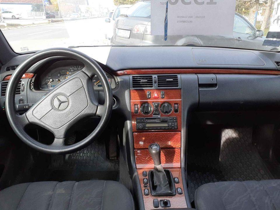 Mercedes-E-220