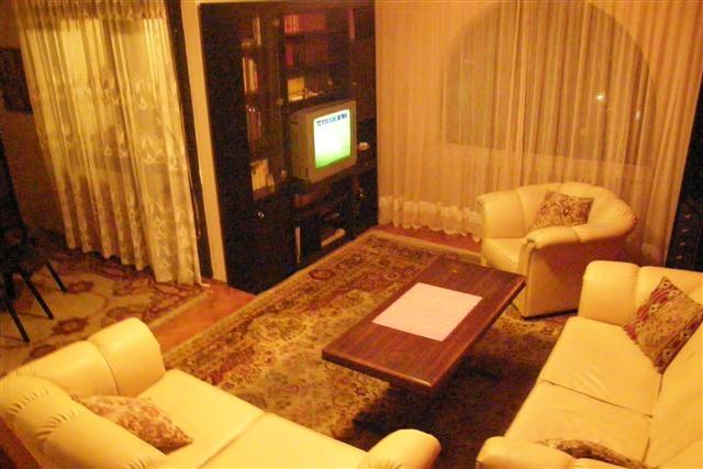izdajem stan 90m2
