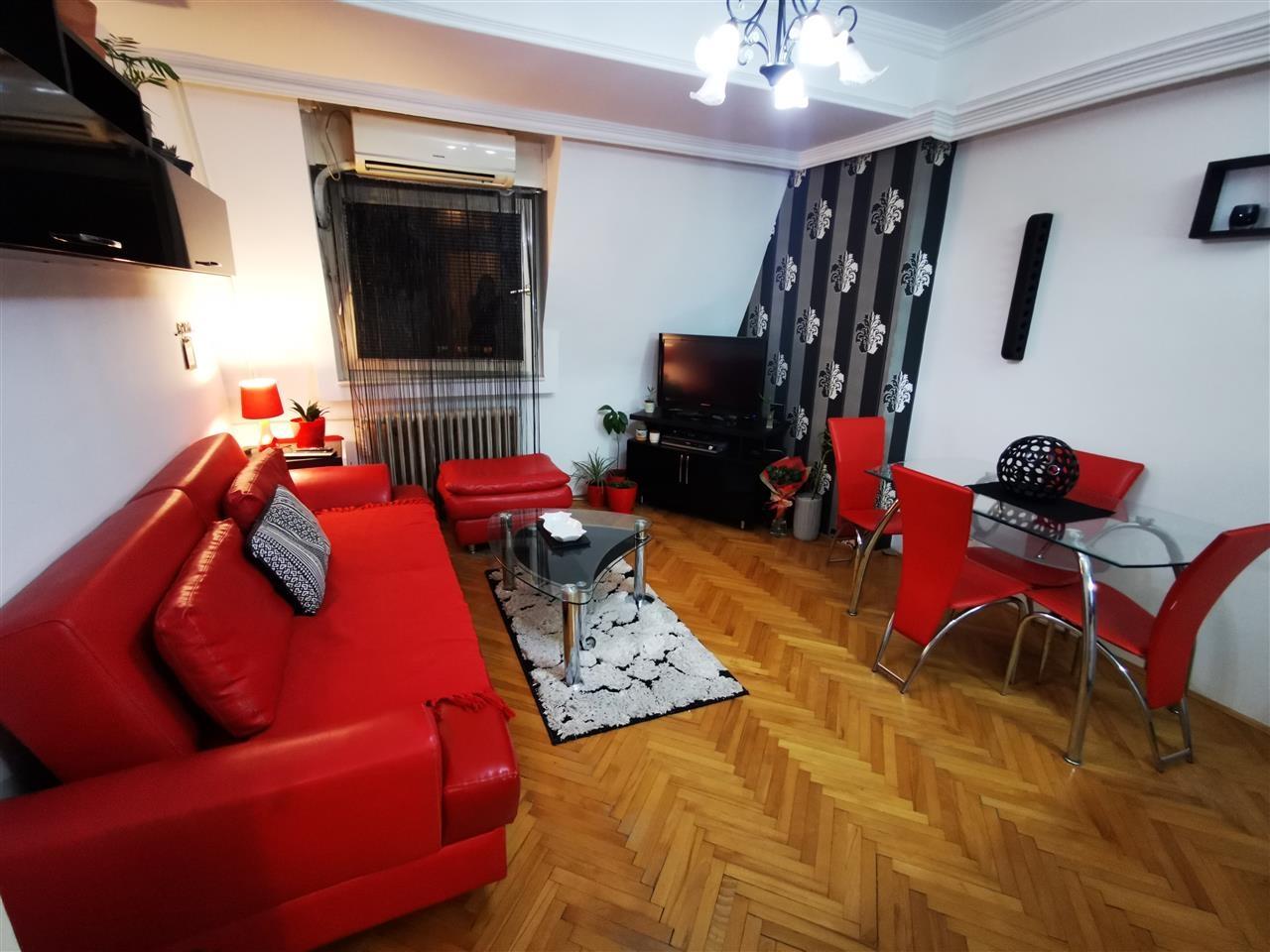 Izdajem-namešten-stan-u-centru-Leskovca