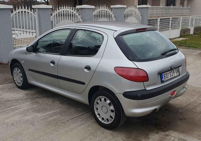 Pezo 206