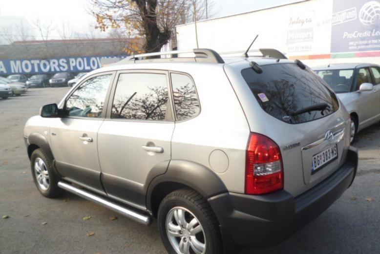 Hyundai-Tucson-2-0-DOHC--07