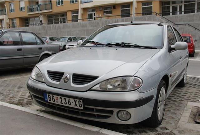 Renault-Megane-1-6--01-