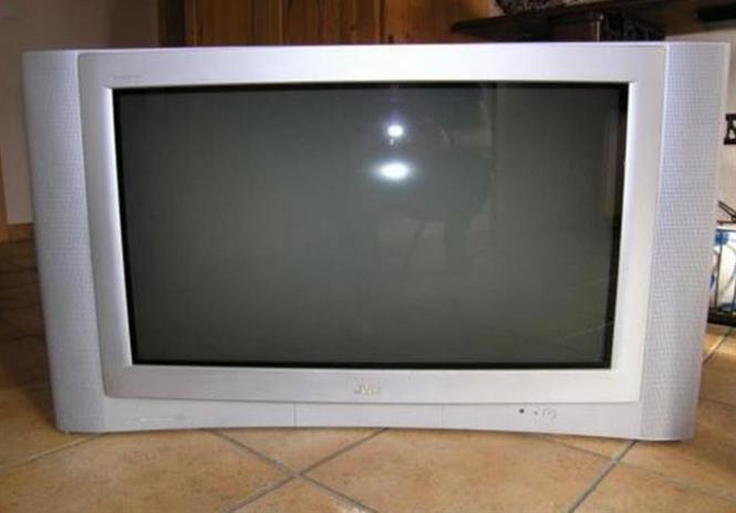 TV JVC E82