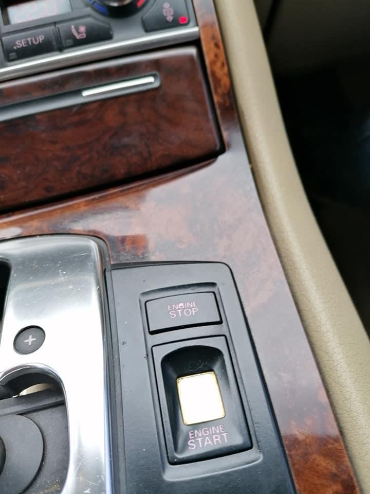 AUDI-A8-4-0