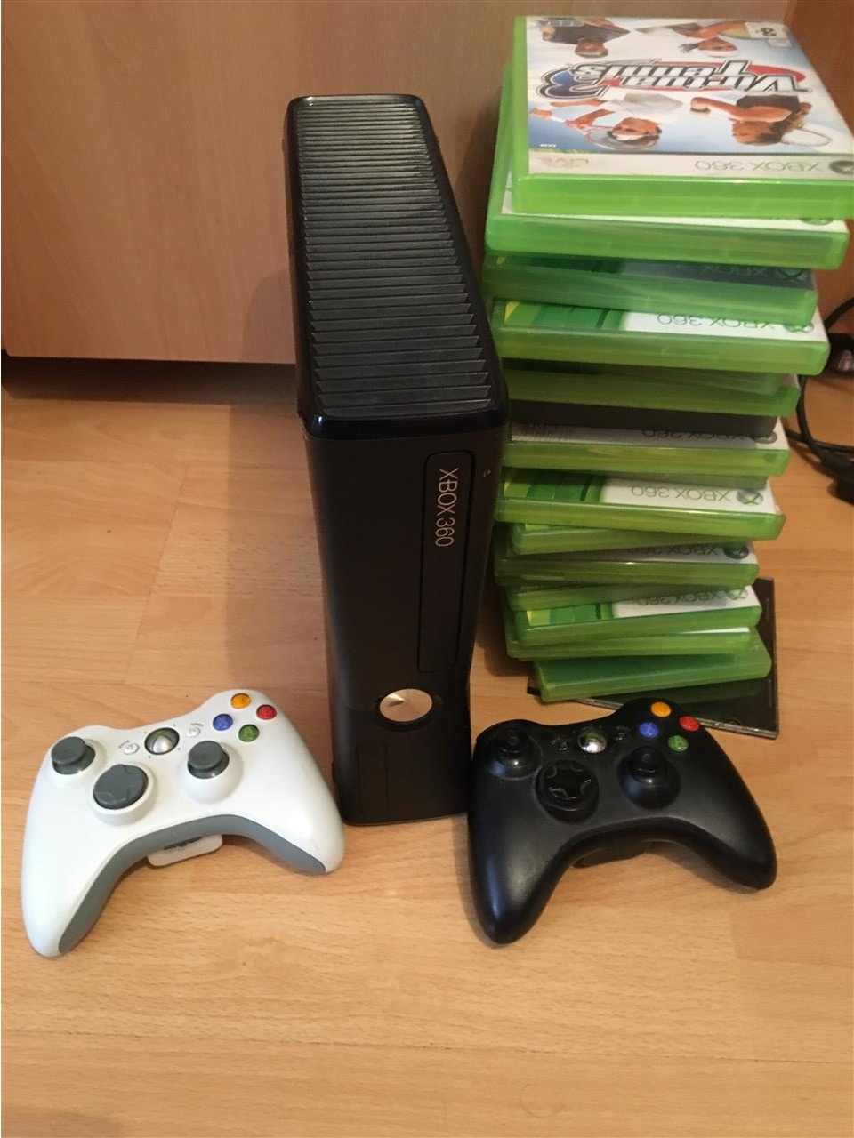 Xbox-360--2-džojstika+22igrice-