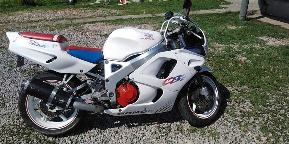 Honda-cbr-900rr-93god