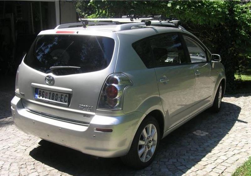 Toyota-Corolla-Verso-2-2-D-4D--07