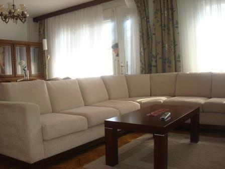 Nivo-kuće-od-100m2-sa-dvorištem