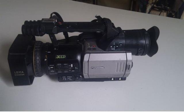 Kamera-Panasonic-DVX-100-3ccd
