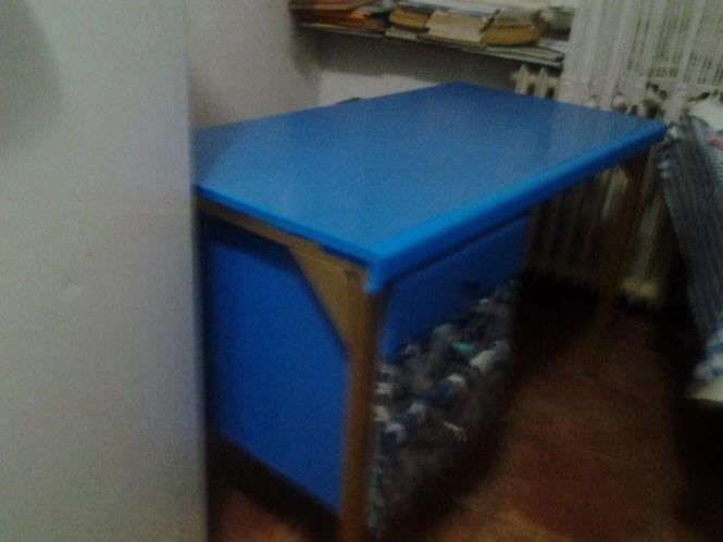 Dva pisaća stola