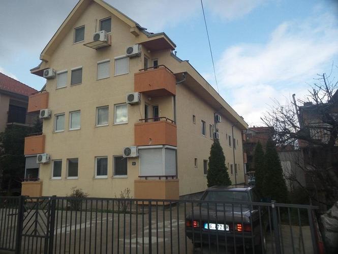 LEPA GARSONJERA U KRNJACI