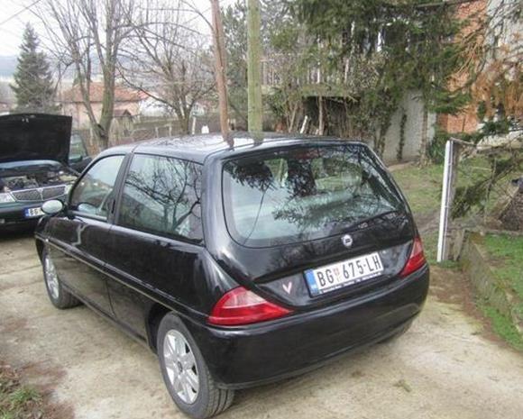 Lancia-Ypsilon-1-2--02