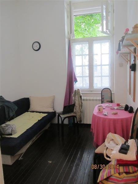 Izdajem-garsonjeru-25m2-u-Beograd