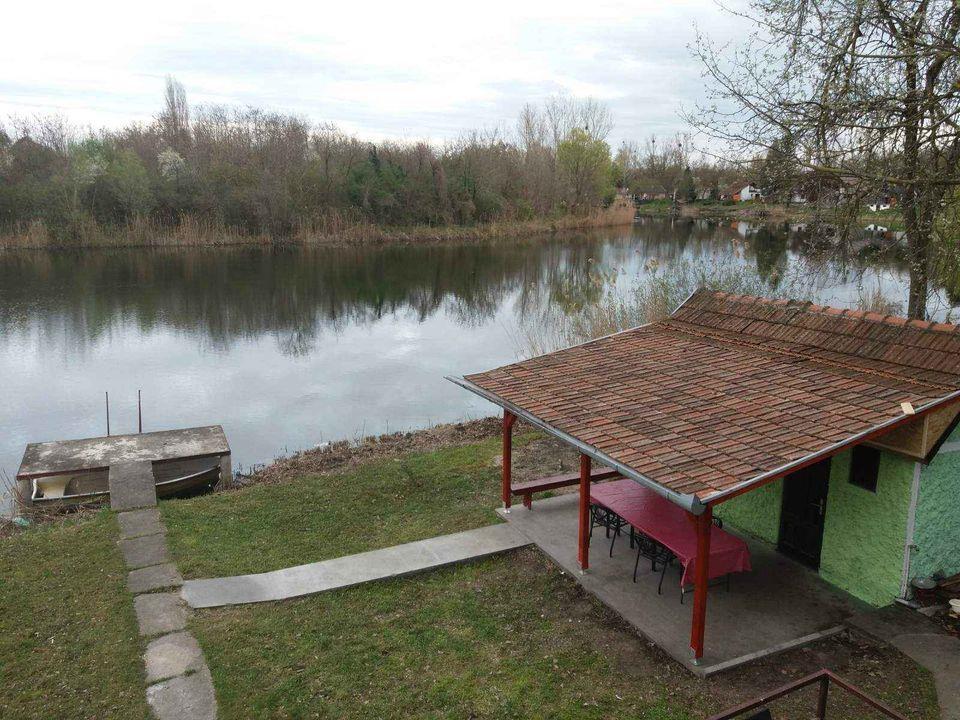 Izdajem-vikendicu-naselje-KORLATOŠ--Bezdan-