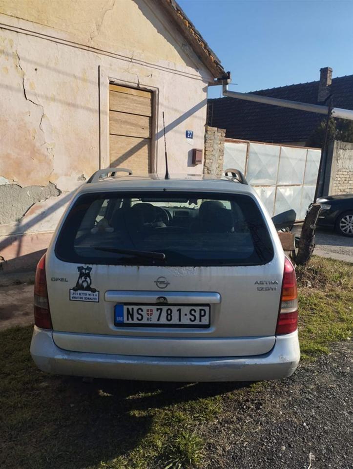 Opel-Astra-2004