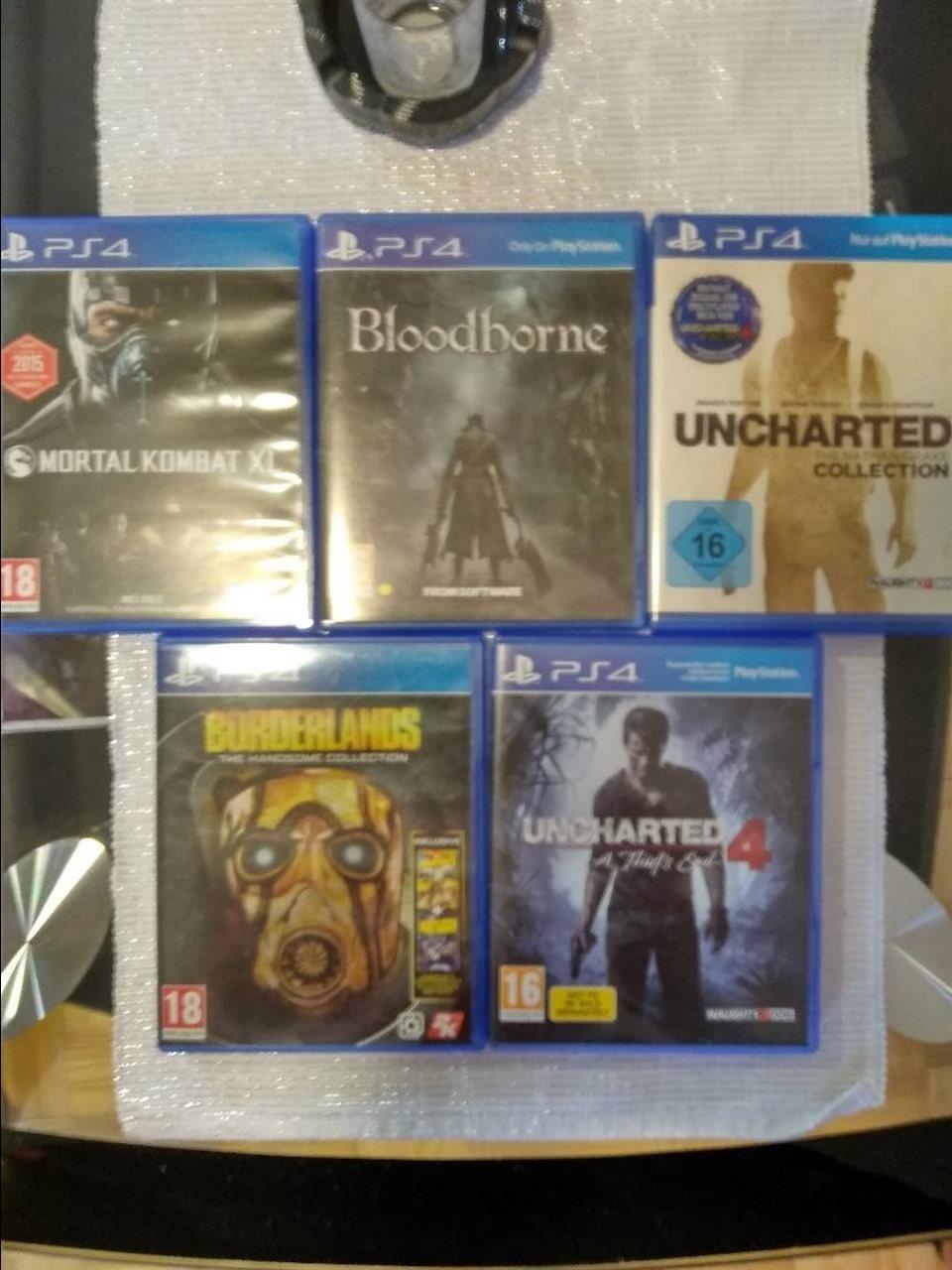 PS4-SLIM-SA-2-DZOJSTIKA---Igrice-u-ponudi-NA-CD-U