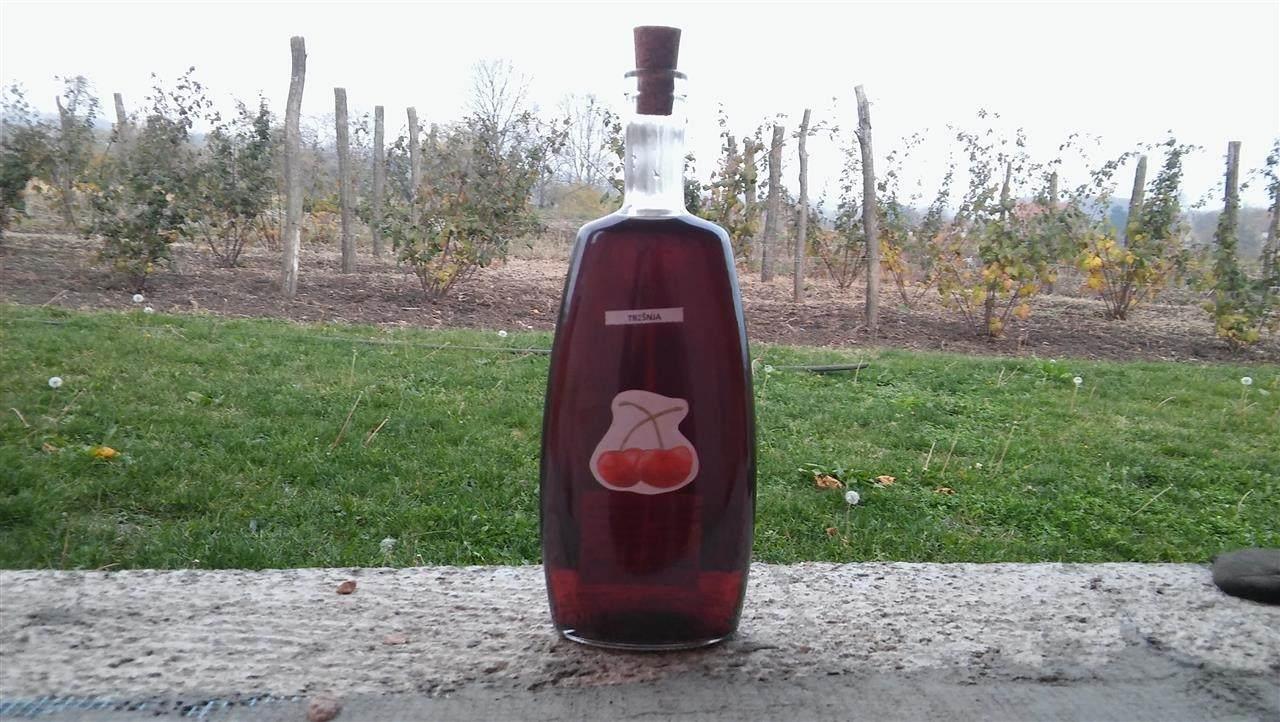 Domaca-vina-rakije-i-likeri