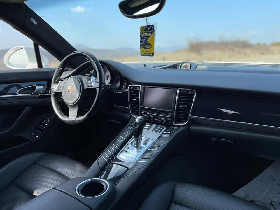 PORSCHE-PANAMERA-4S