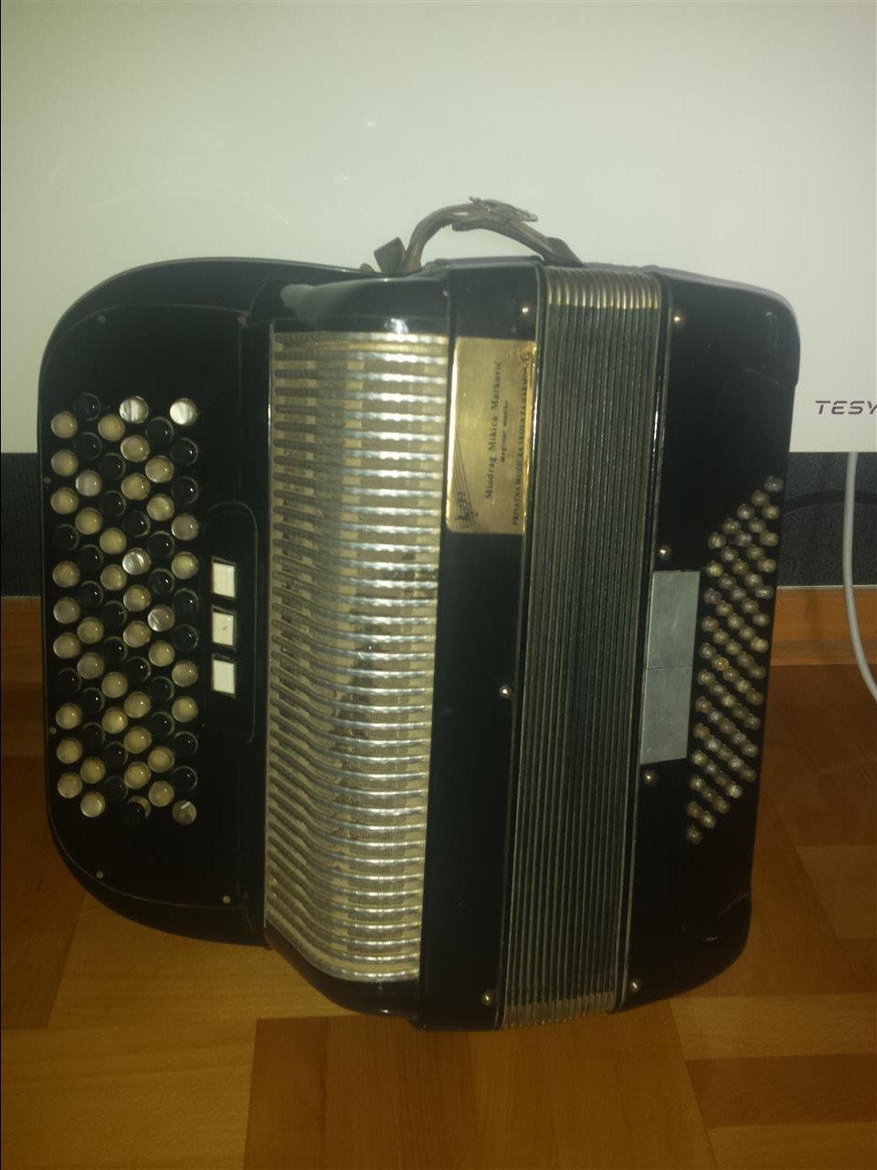 Harmonika-Skala-dugmetara