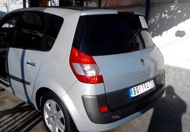 Renault-Scenic-II--05