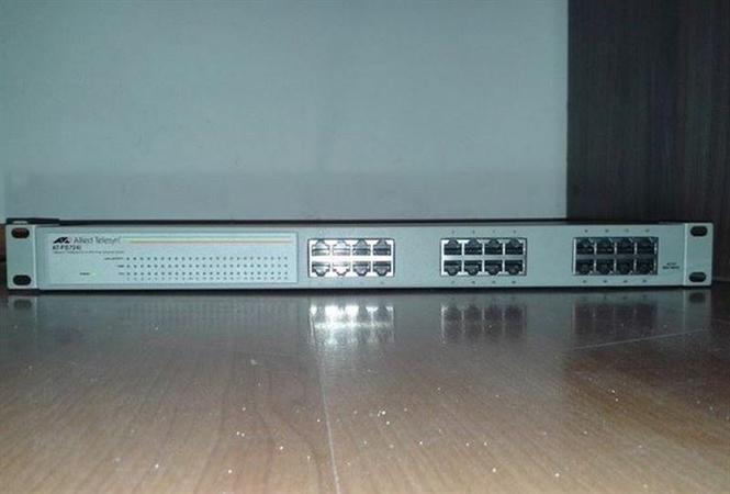 Switch Allied Telesis AT-FS724i
