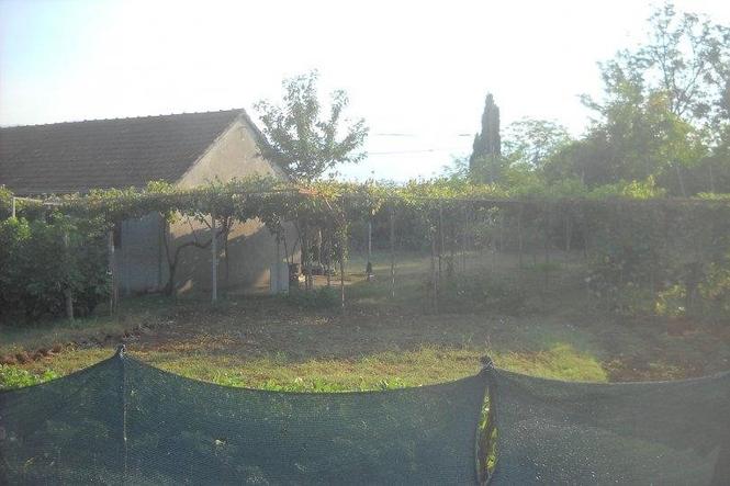 Kuca sa okucnicom