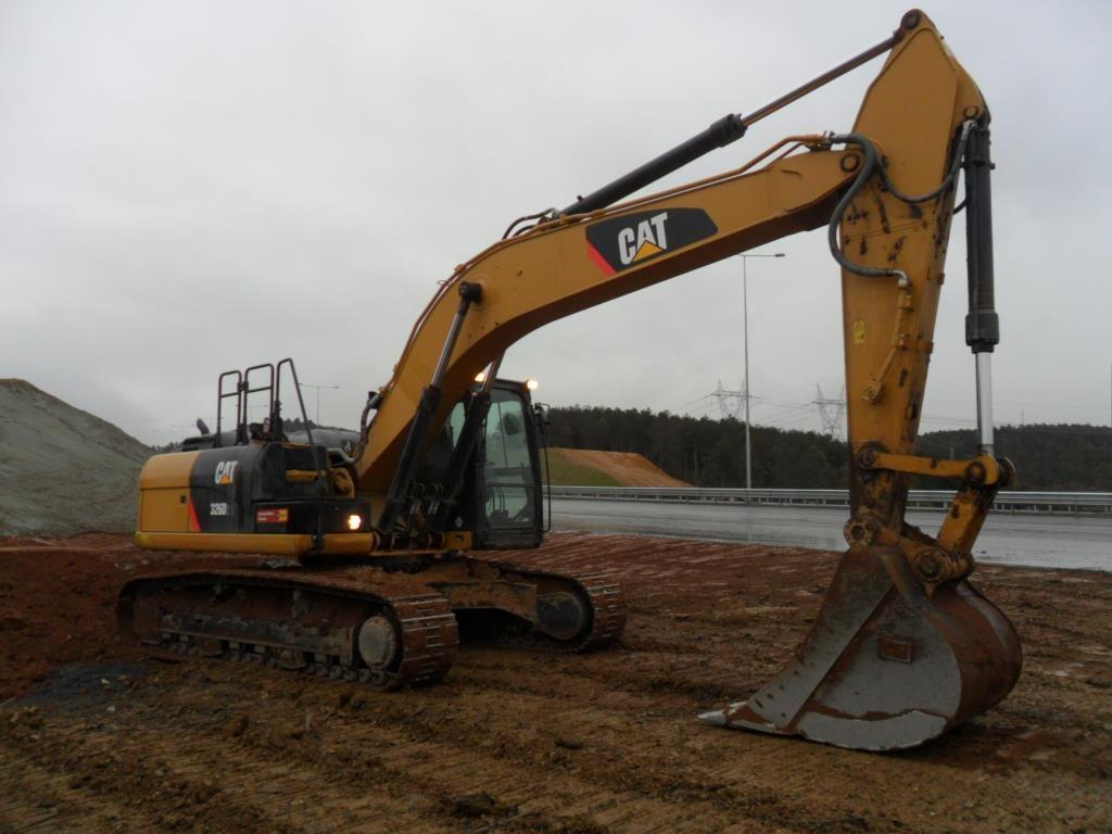 -Caterpillar--326D2L----